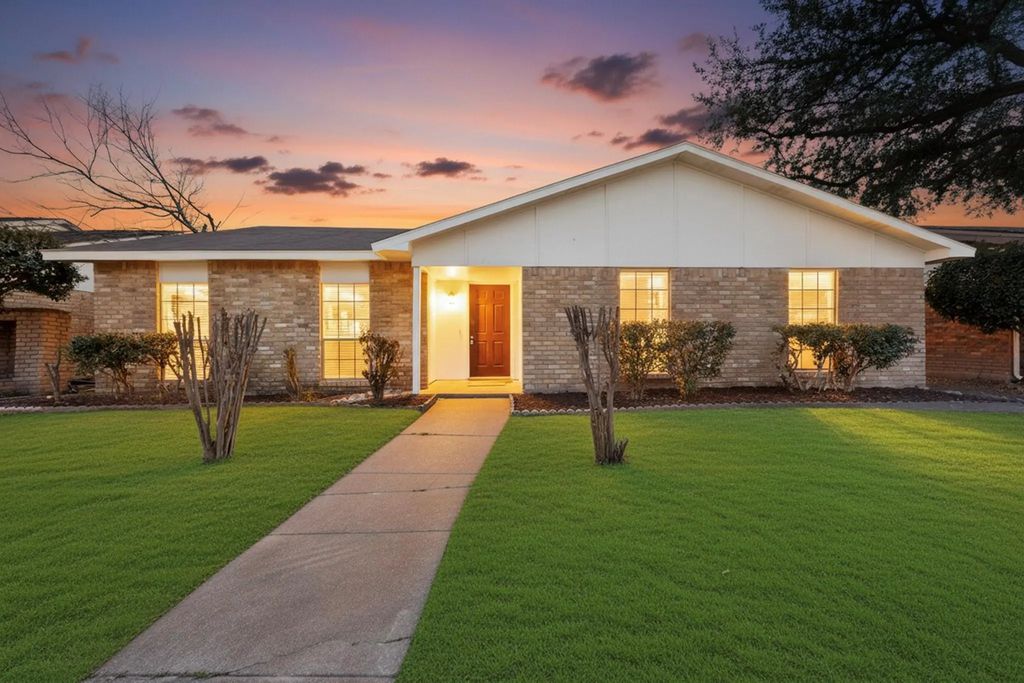 1926 Rambling Ridge Lane, Carrollton