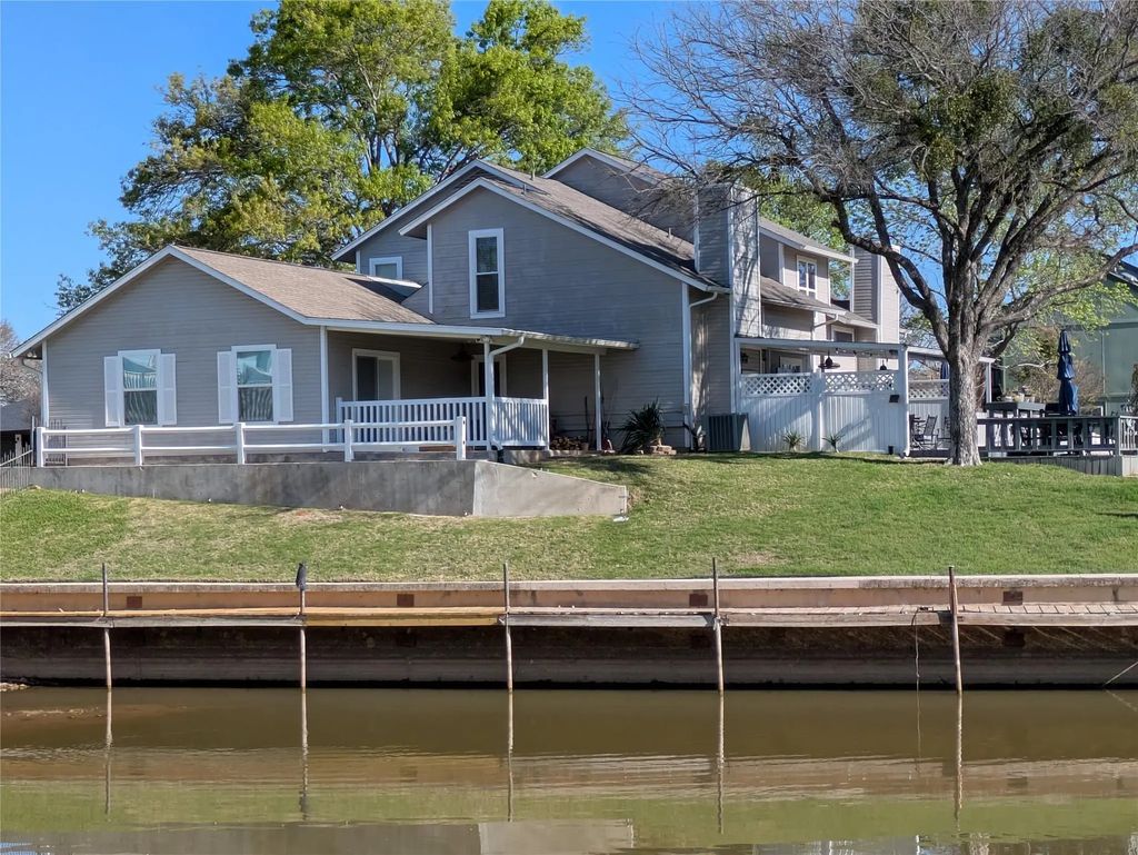 688 Harbor Drive N, Azle