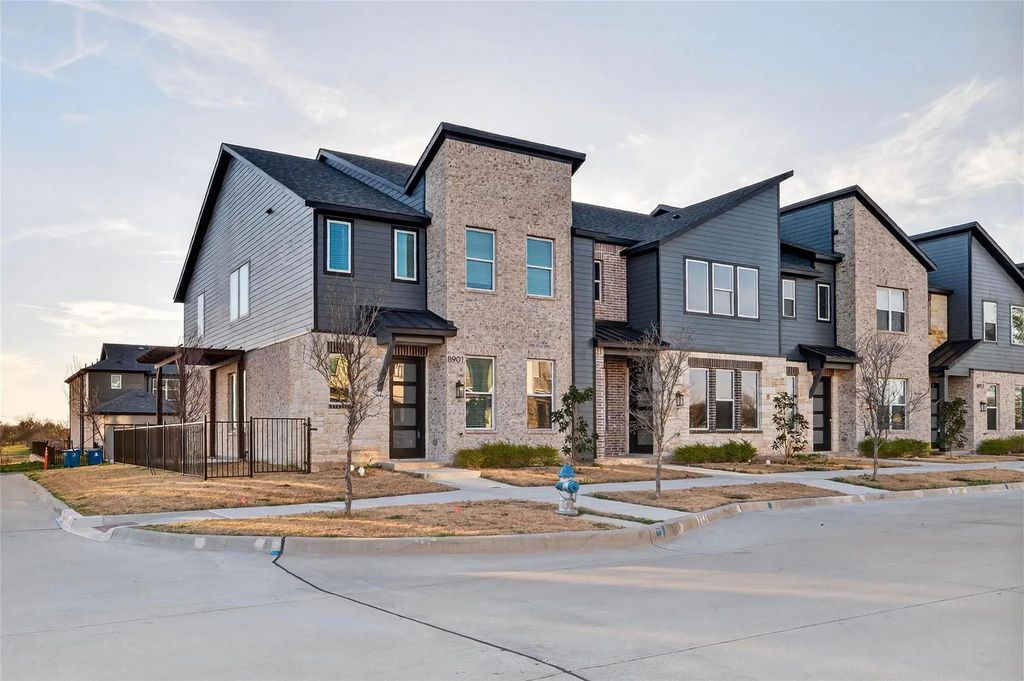 8901 Lowell Street, Rowlett