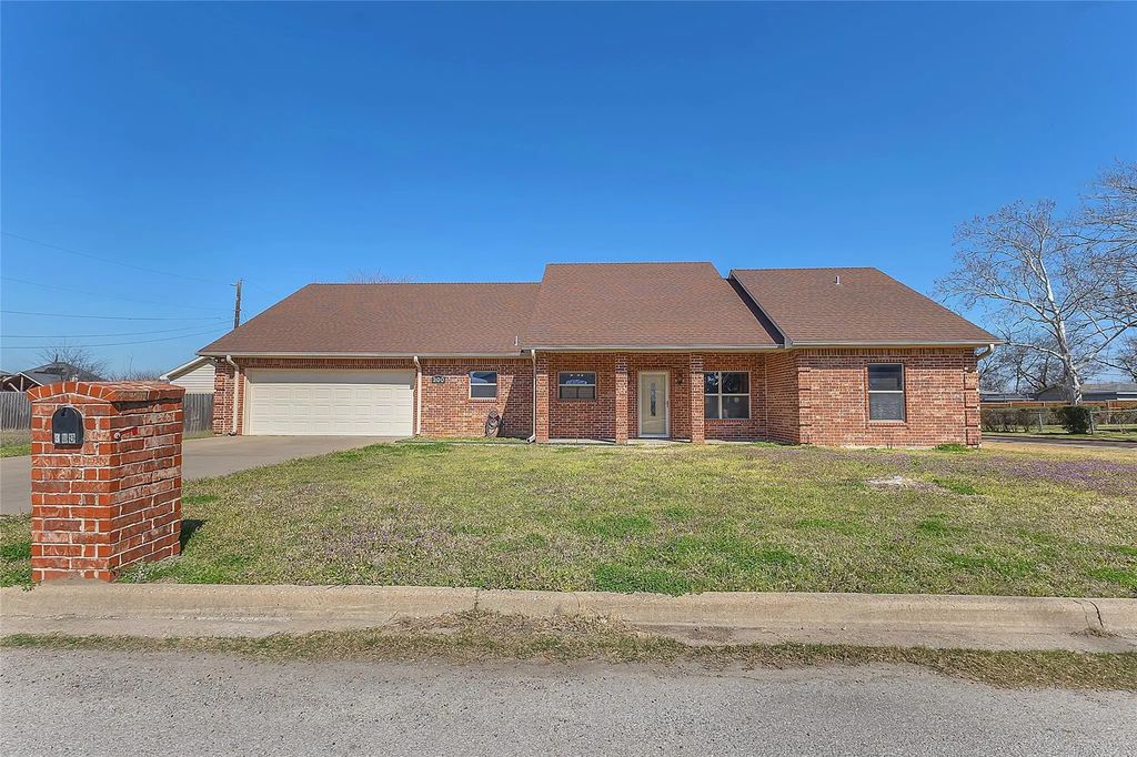 300 W Mcafee Street, Mabank