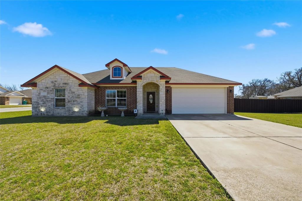 207 Hawk Ridge, Lacy Lakeview