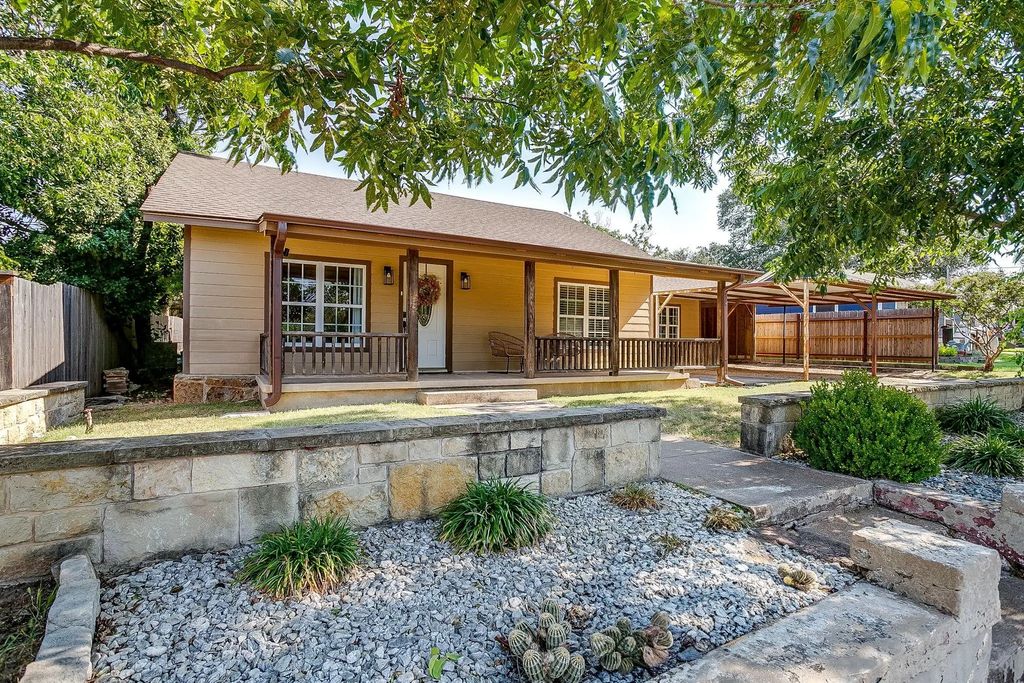 203 E 7th Street, Weatherford