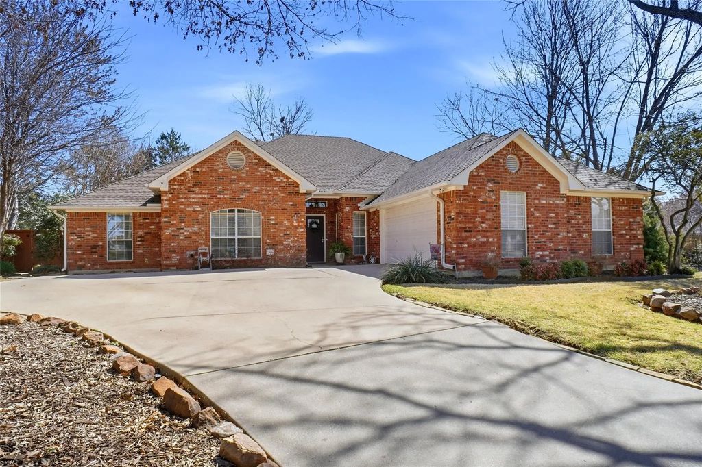 3610 Kings Court, Denton