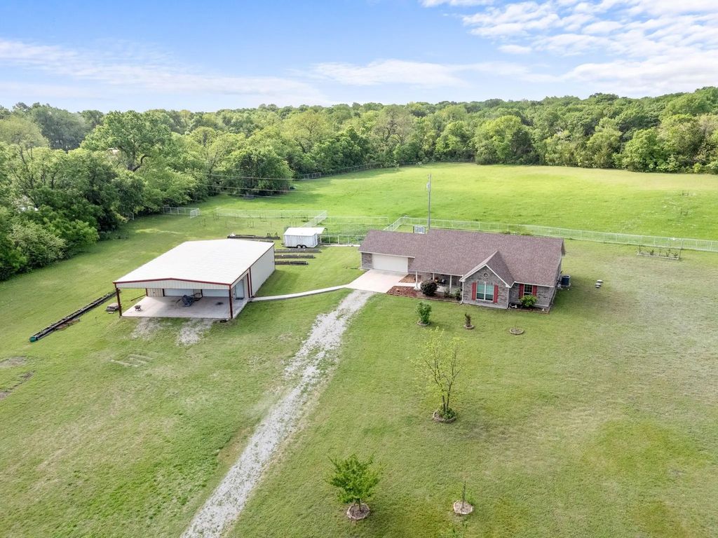 254 Jackson Road, Whitewright