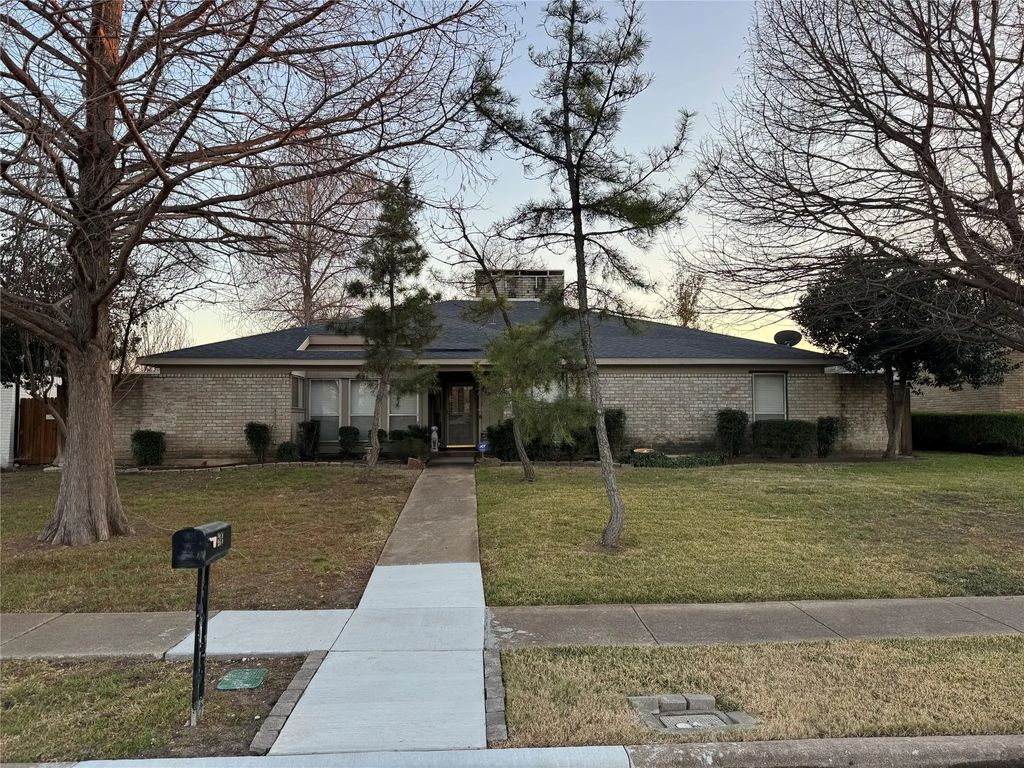 413 Campbell Court, Richardson
