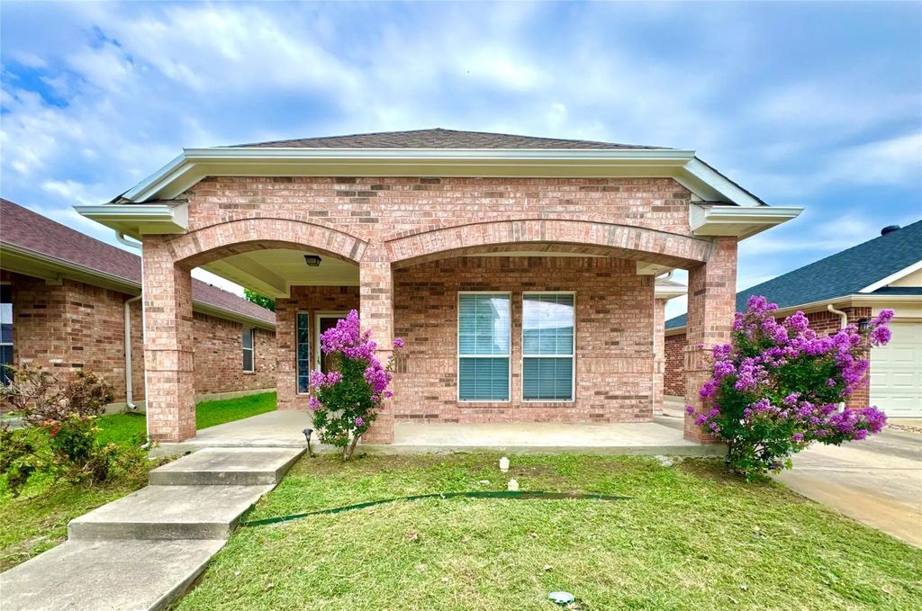 2639 Blackstone Drive, Grand Prairie