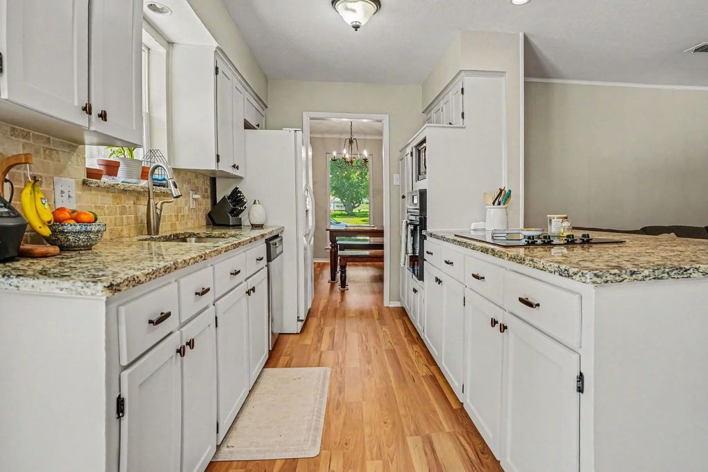 2505 Douglas Avenue, Irving