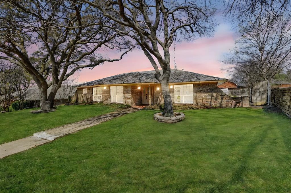1716 Surrey Court, Garland