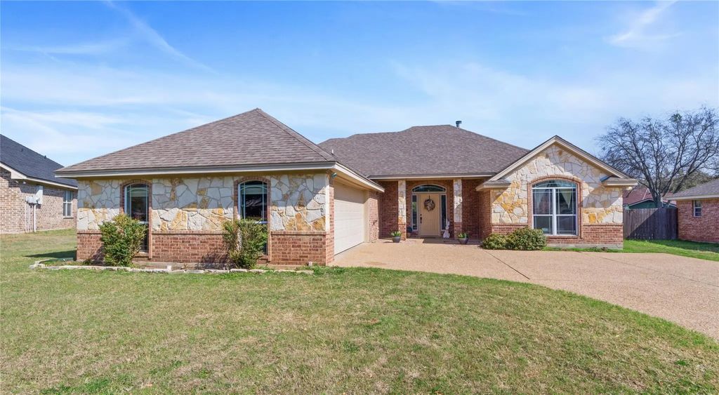 401 Greystone Drive, Lorena