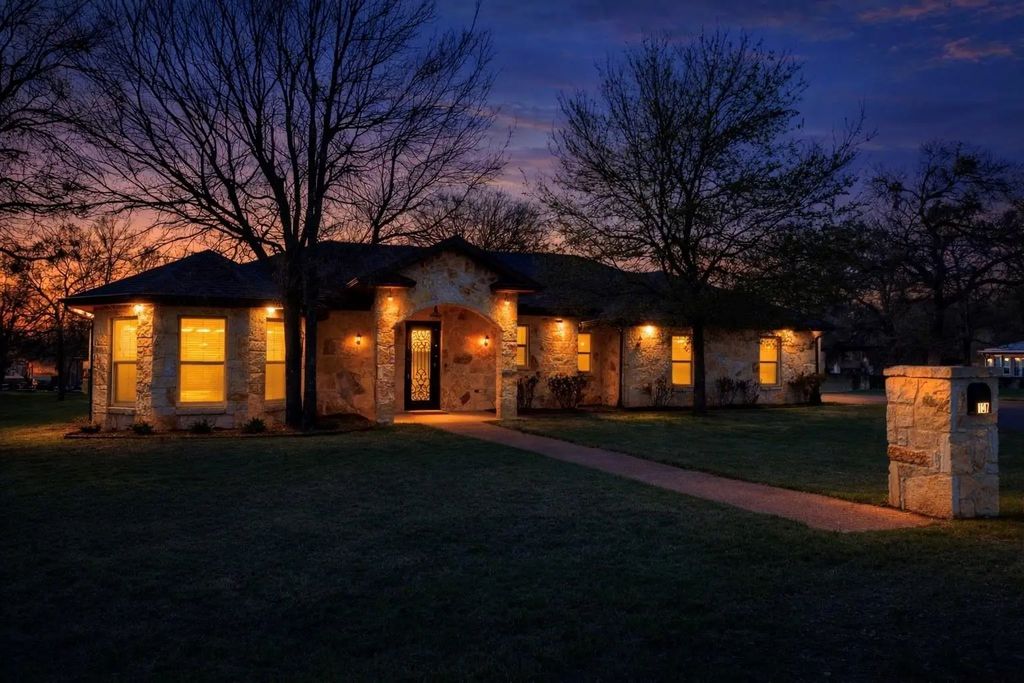 139 Saddlewood, Waco