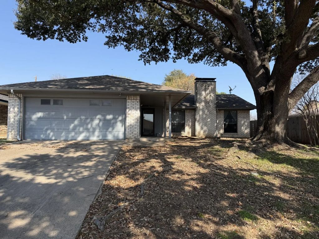 1716 Creek Ridge Court, Irving