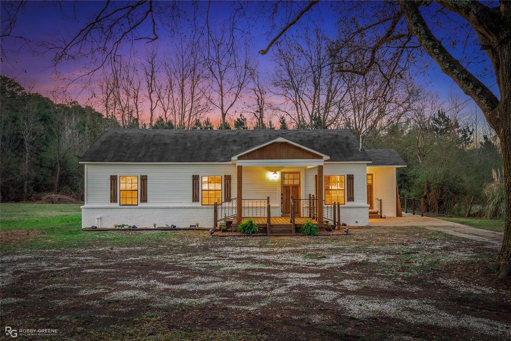 16242 Highway 157, Benton