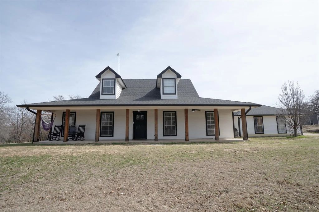 725 Hunter Trail, Bridgeport