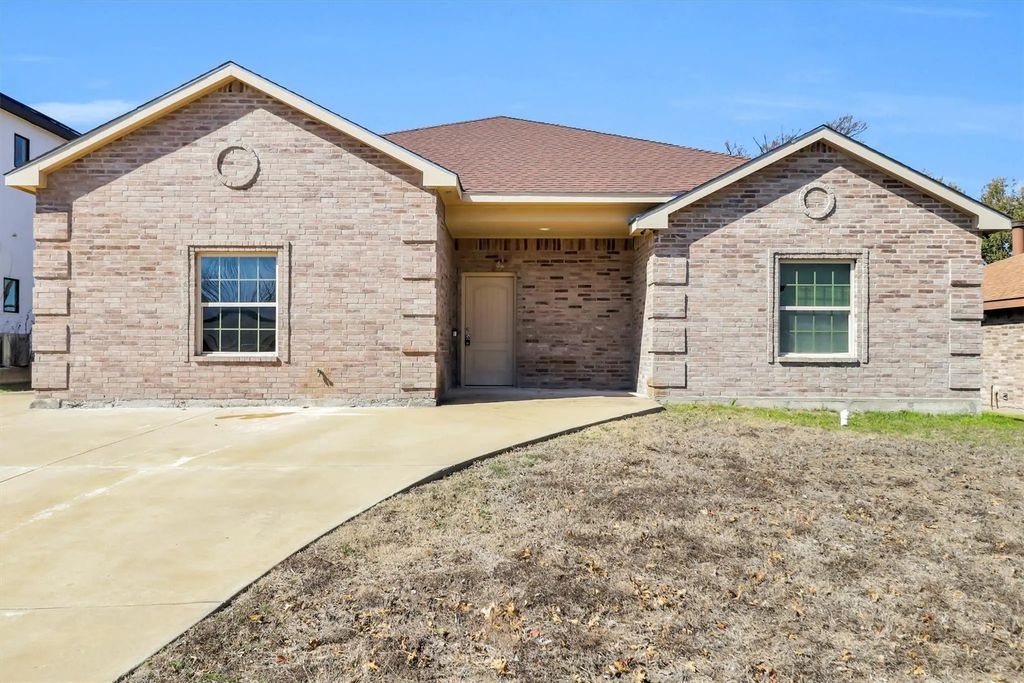 2923 E Pepperidge Drive, Lancaster