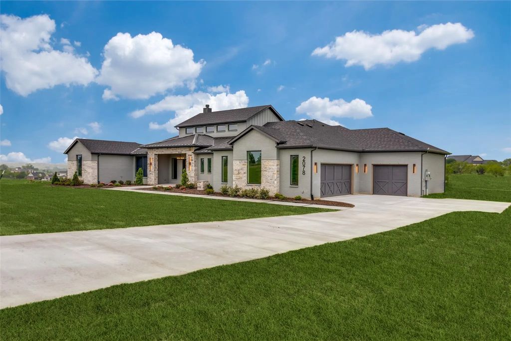 2078 Hidden Bluff Dr, Aledo