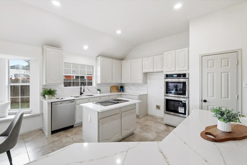 833 Tealwood Circle, Flower Mound