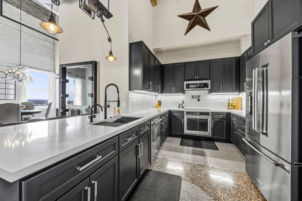 221 W Lancaster Avenue 12001, Fort Worth