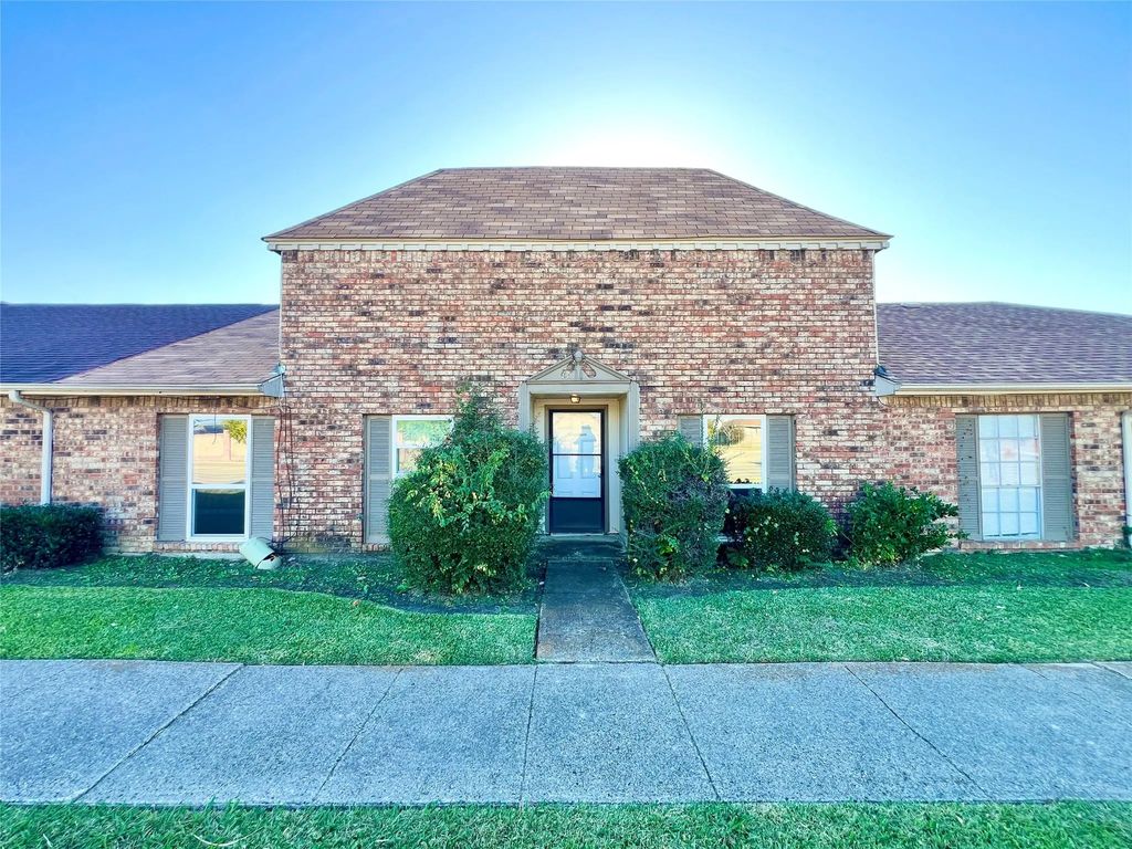 19 W Mountain Creek Drive, Grand Prairie