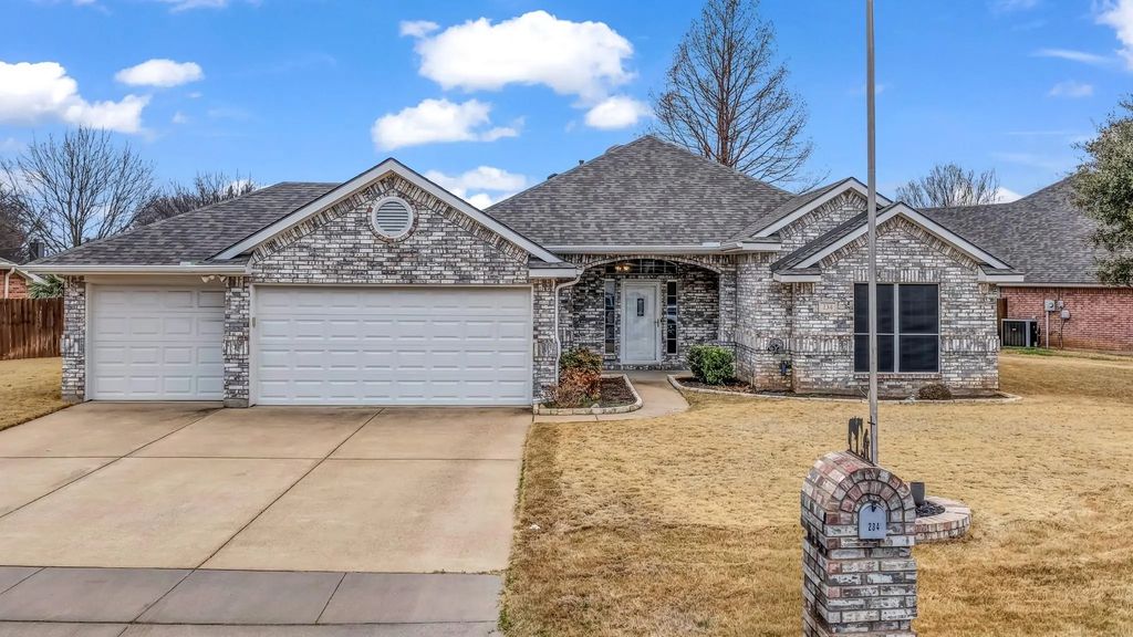 234 Shirley Circle, Weatherford