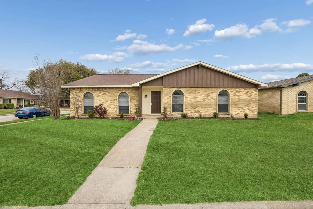2001 Emory Oak Drive, Carrollton