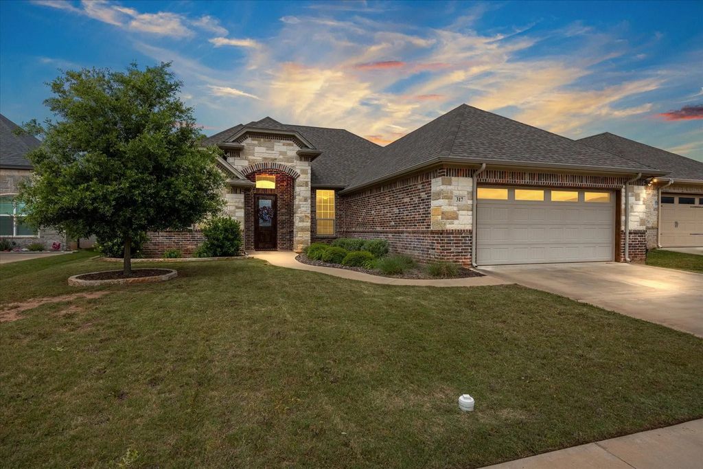 317 Paddle Boat Drive, Granbury