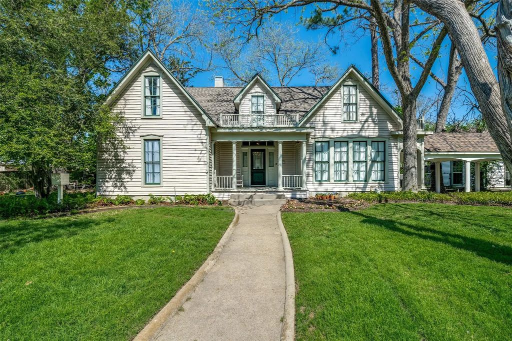 401 Pacific Avenue, Terrell