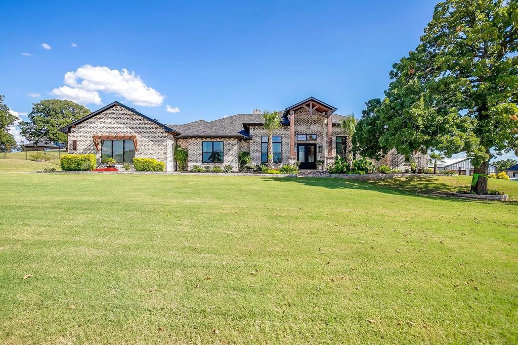 312 Pear Valley Lane, Burleson