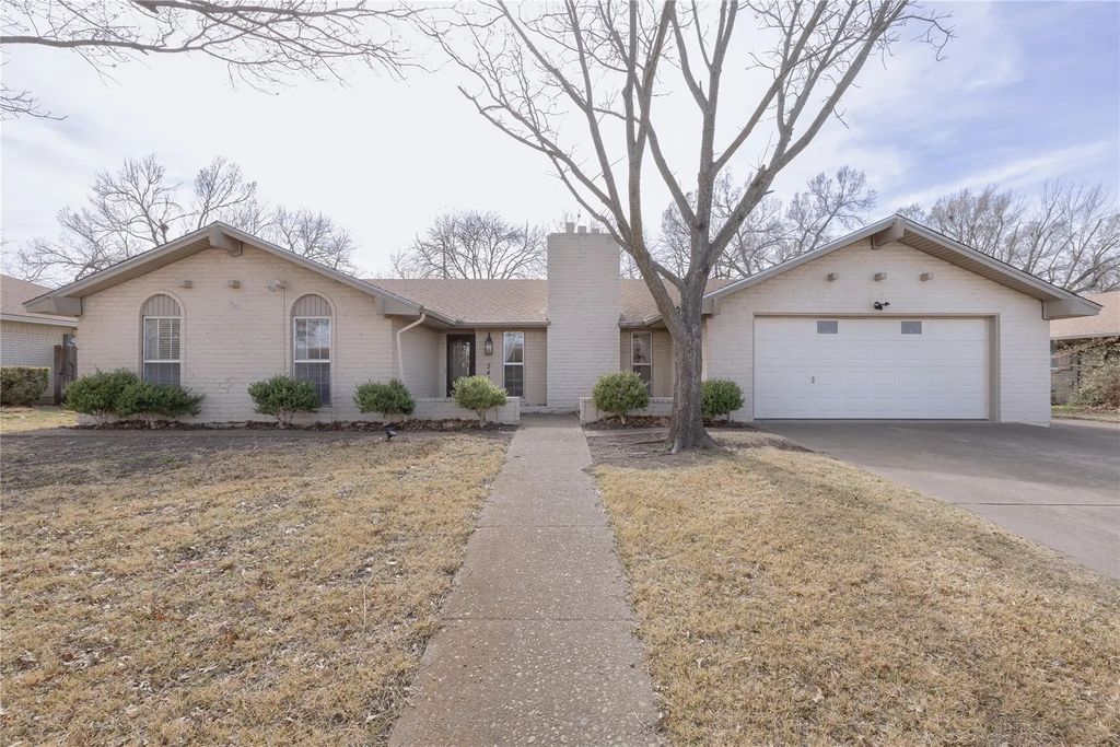 540 Topeka Drive, Woodway
