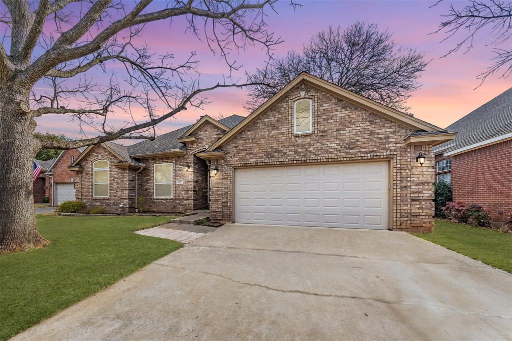 409 Dorcas Lane, Arlington