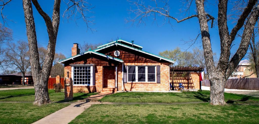 308 W Colorado, Wortham