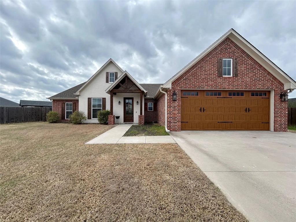 404 Cody Circle N, Sulphur Springs