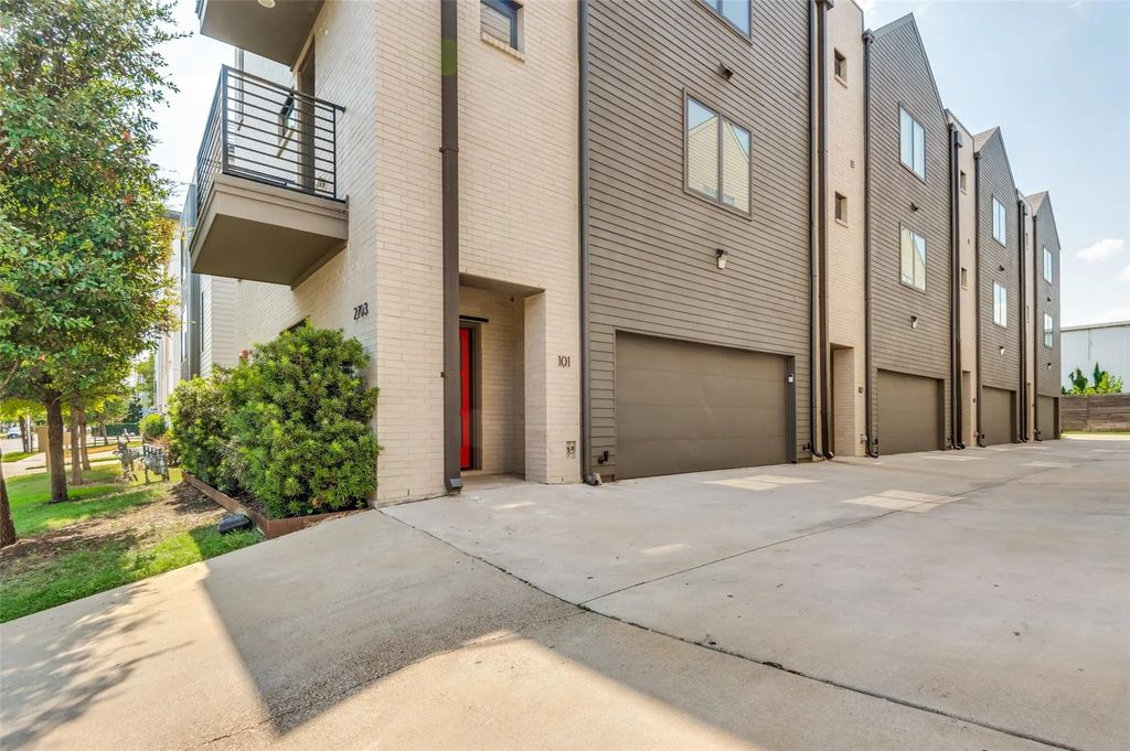 2703 Kimsey Drive 101, Dallas