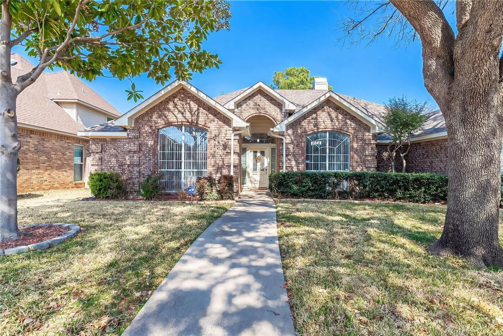 2337 Fox Glenn Circle, Bedford
