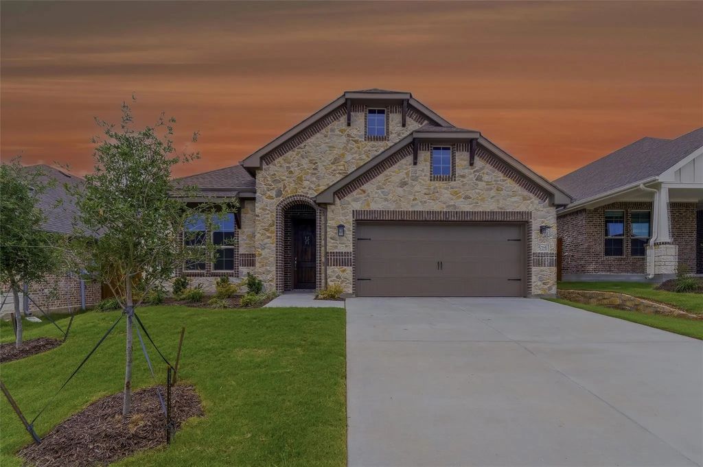 525 Waterford Park Boulevard, Weatherford