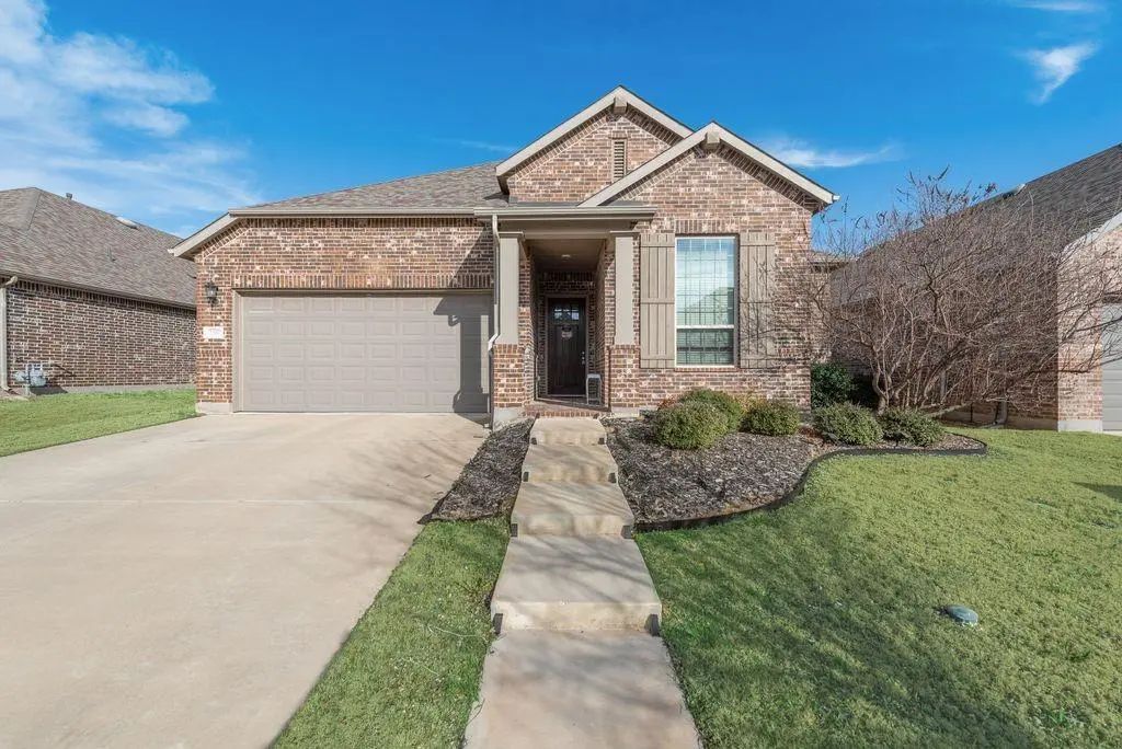 1308 E Swan Trail, Argyle