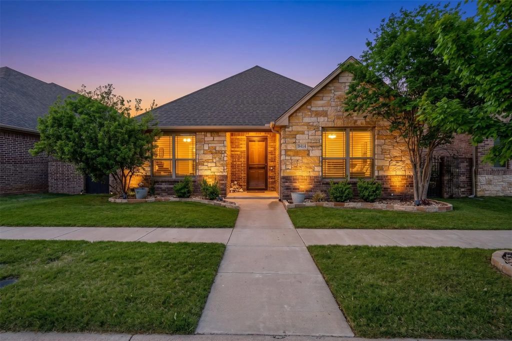 3414 Fountain Way, Granbury