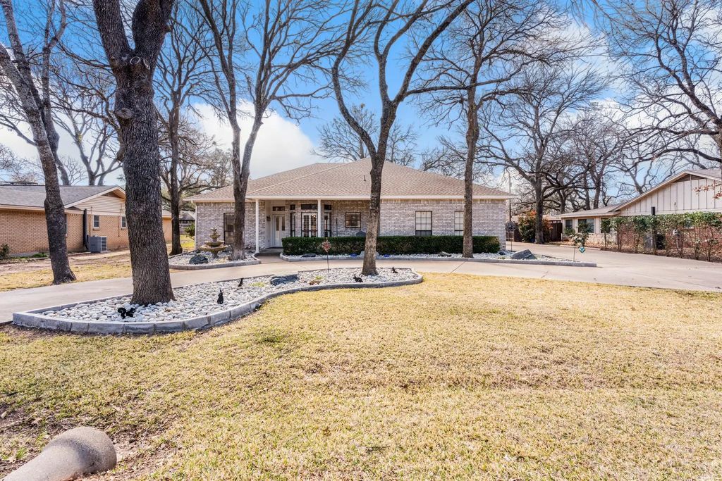 6305 Navaho Trail, Granbury