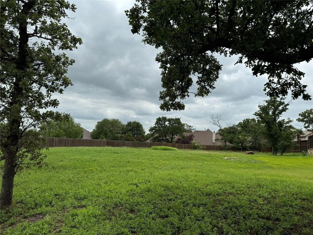 905 Crown Court, Burleson