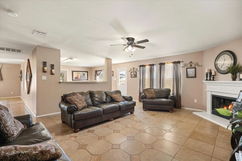 941 Honey Locust Lane, Crowley