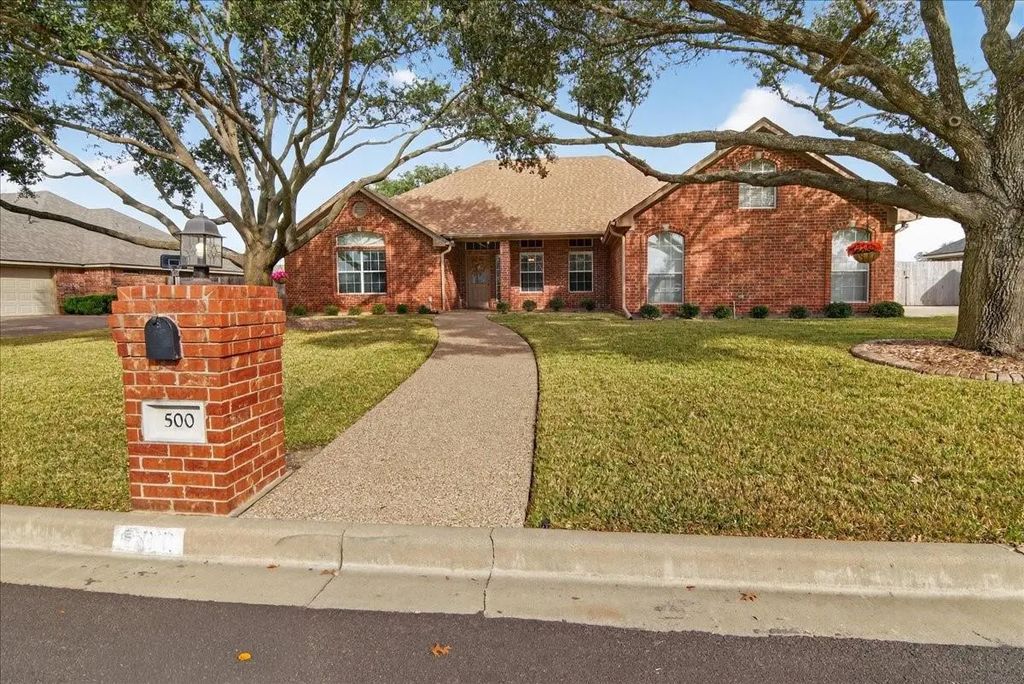 500 Moss Hill Road, Hewitt