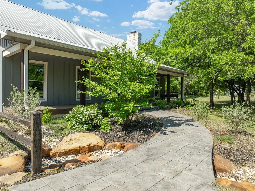 3636 Ross Road, Waco