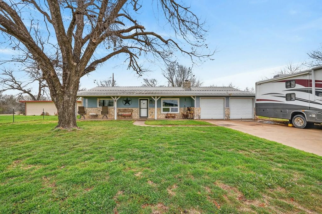 1812 Long Creek Court, Granbury