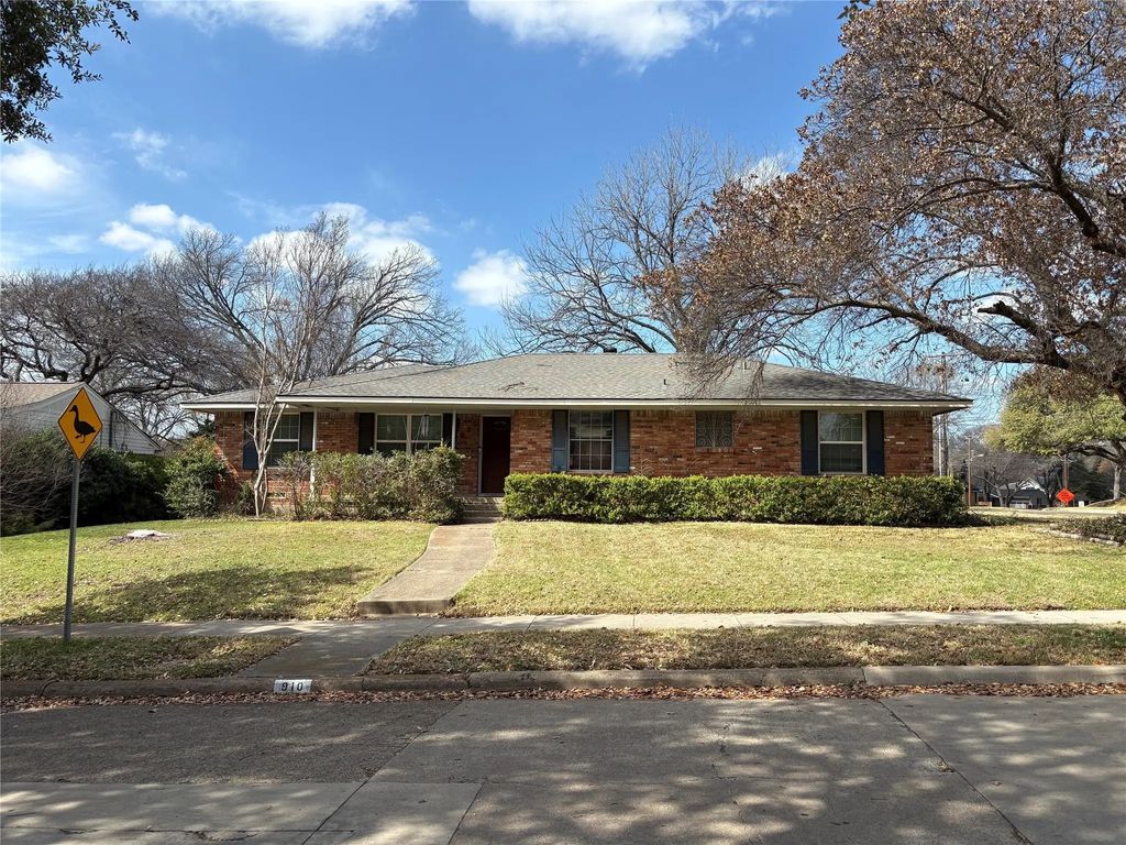 910 Blue Lake Circle, Richardson