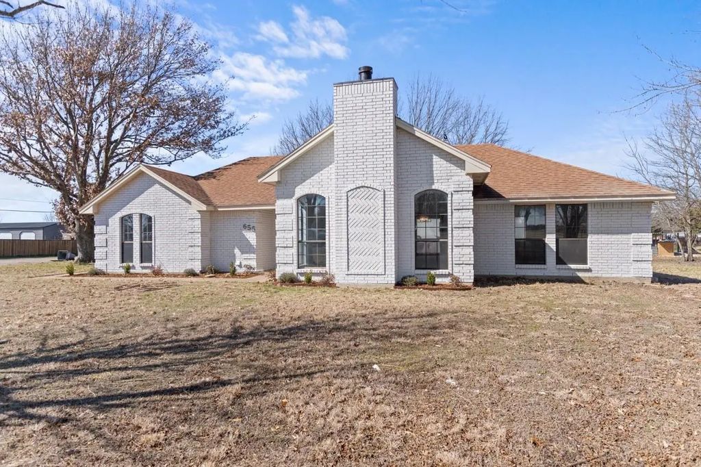 655 E Reindeer Road, Lancaster
