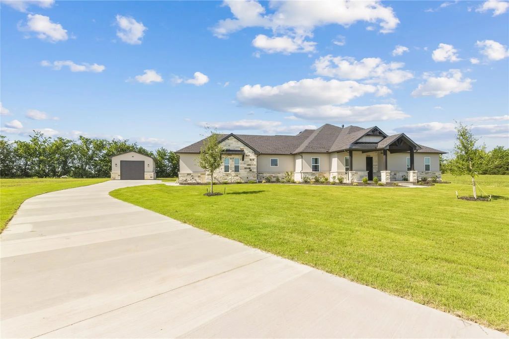 8401 Stallion Drive, Godley