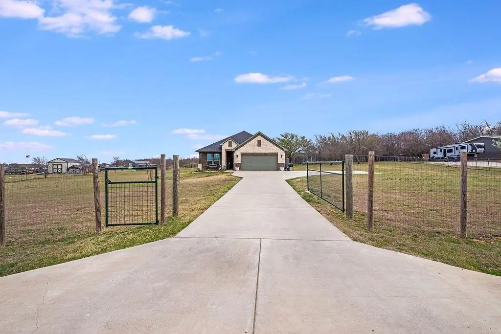 2541 Emerald Forest Drive, Burleson