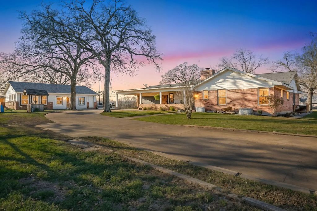 7149 County Road 1017, Joshua