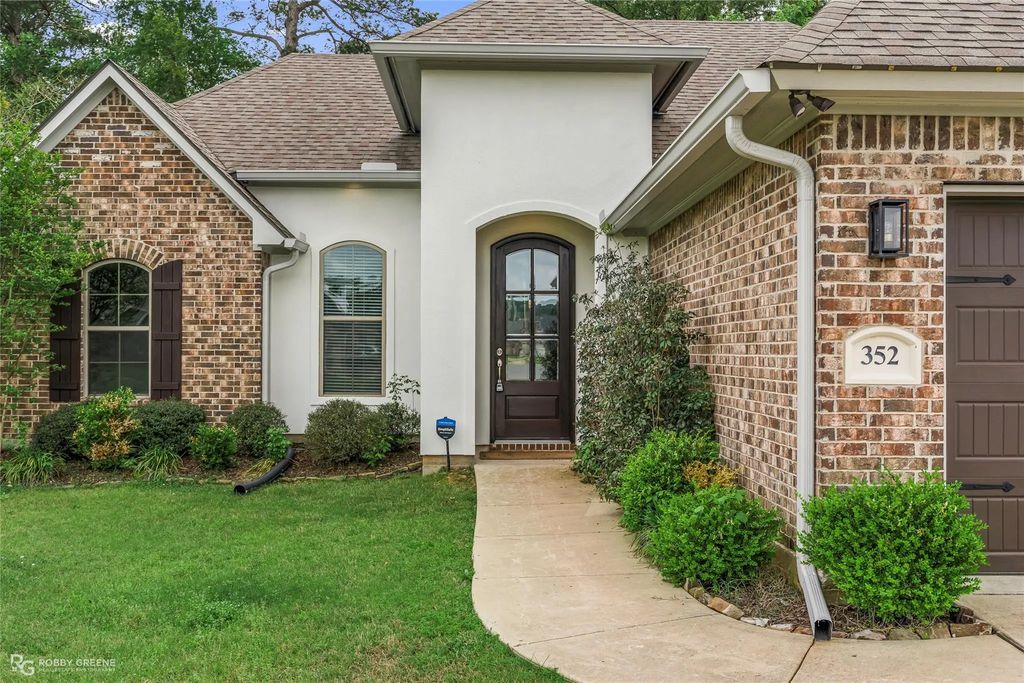 352 Wood Springs, Haughton