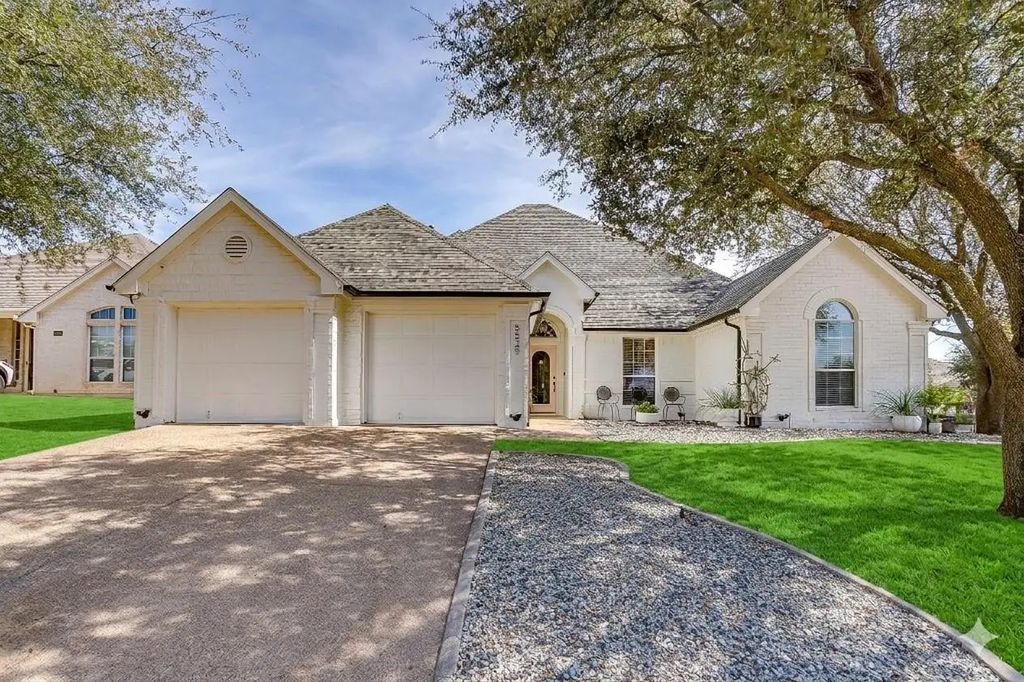 5529 Sierra Ridge Drive, Fort Worth