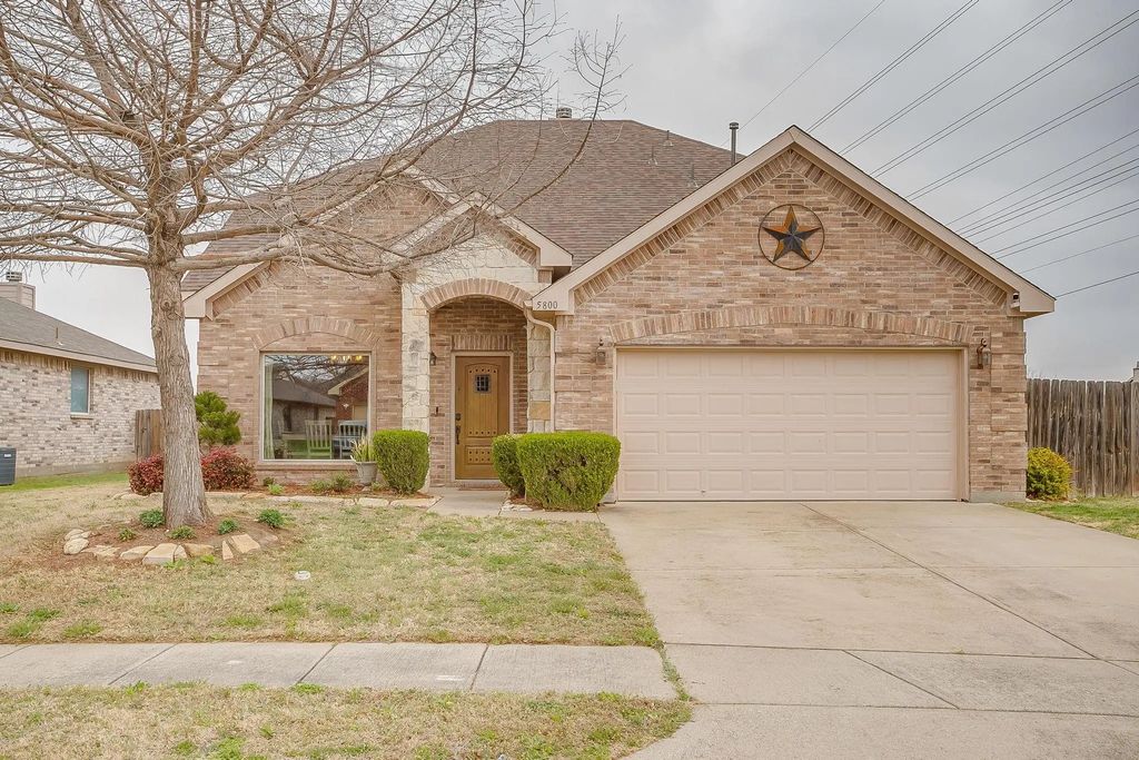 5800 Show Master Lane, Fort Worth
